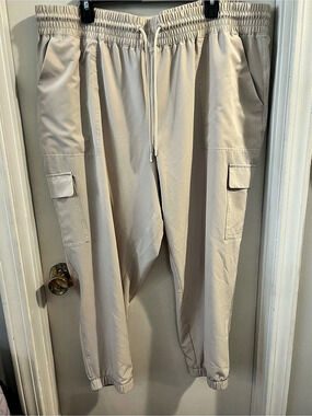 Stretchtech Cargo Jogger Pants in Beige Size XL Like New